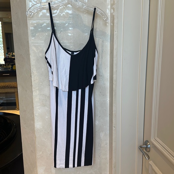 NWOT BECCA Black and White Fitted Dress with Built in Bra - Picture 1 of 4